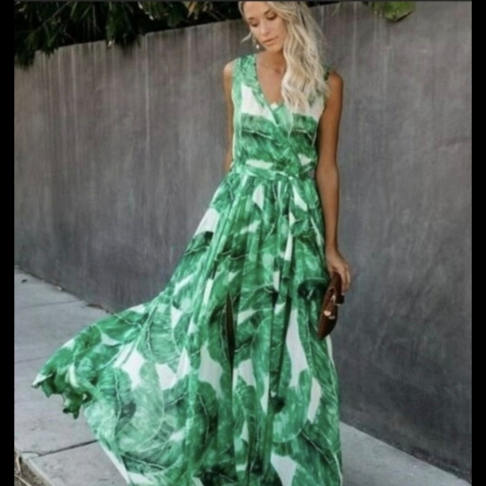 🆕️ LISTING!! BNWOT LEAF PRINT MAXI DRESS